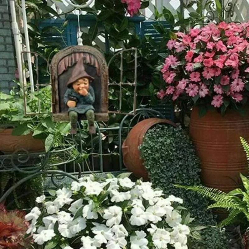 2026 Naughty Garden Statue Elf - Home Bargains reseña y precio